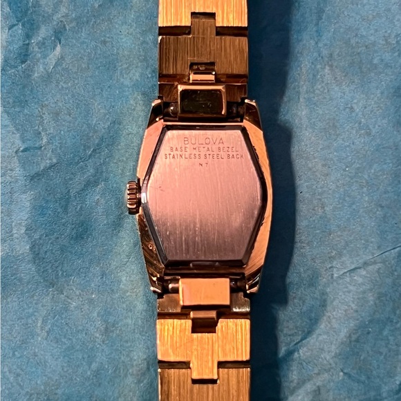 Vintage 1977 Bulova N7 ladies manual winding watch - Picture 5 of 5